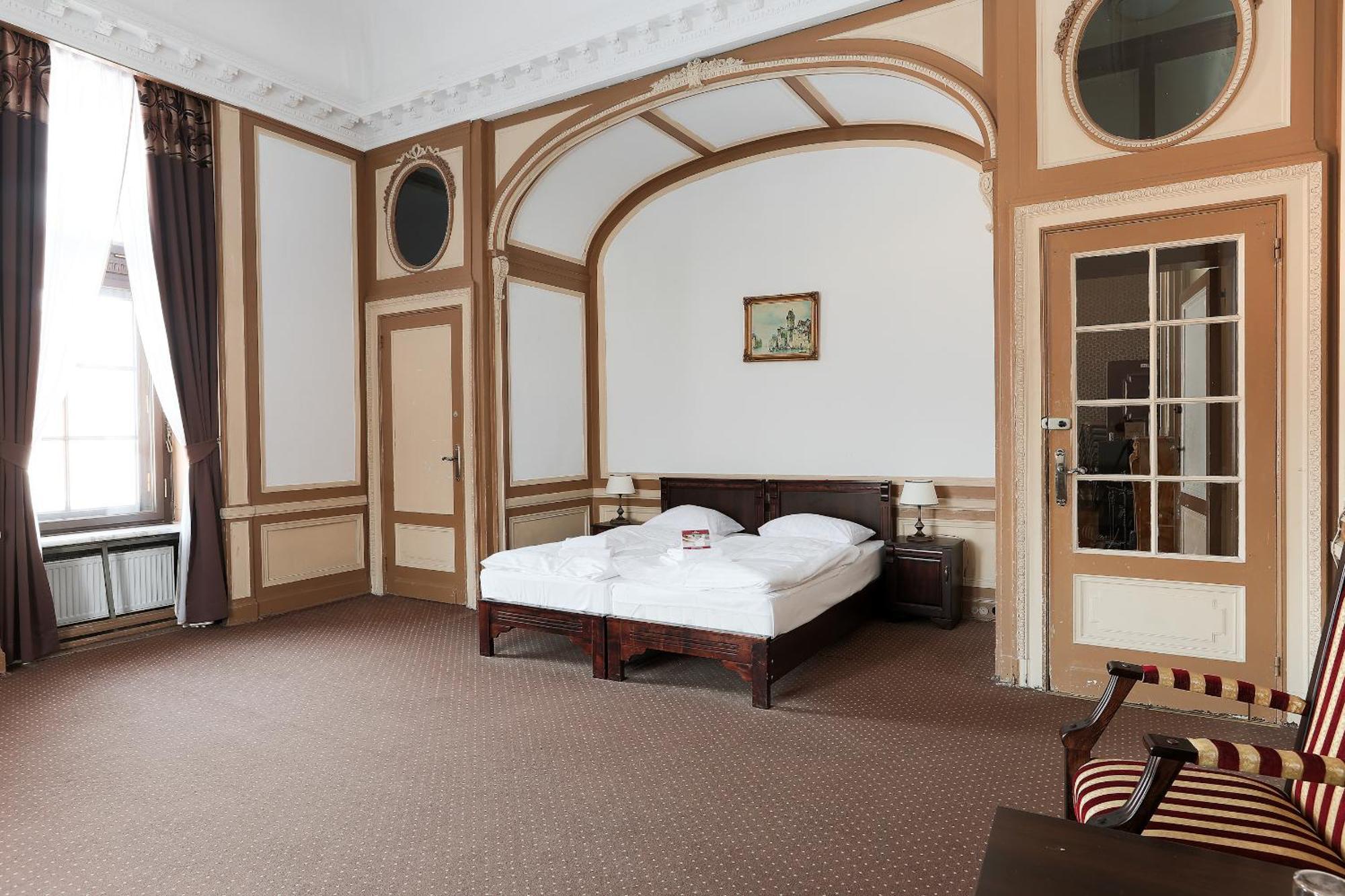 Hotel Moszna Zamek Esterno foto