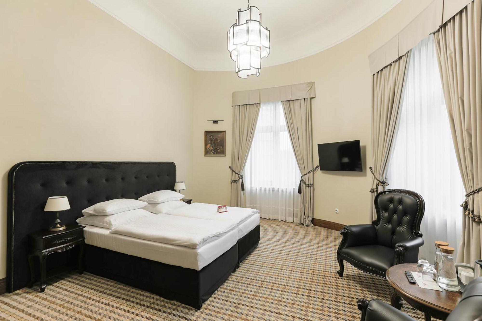 Hotel Moszna Zamek Esterno foto